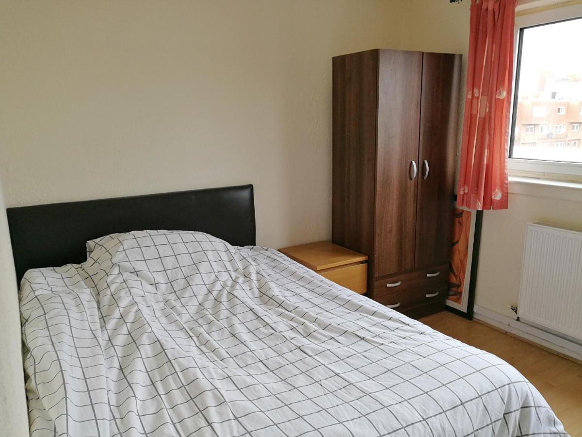 A Double Bedroom Near Glasgow City Centre Not In Great Condition Suitable For Short Stay מראה חיצוני תמונה