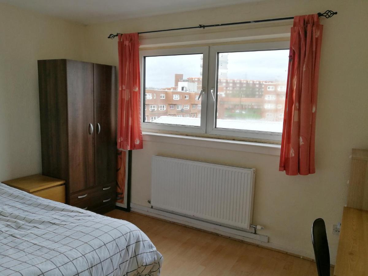 A Double Bedroom Near Glasgow City Centre Not In Great Condition Suitable For Short Stay מראה חיצוני תמונה